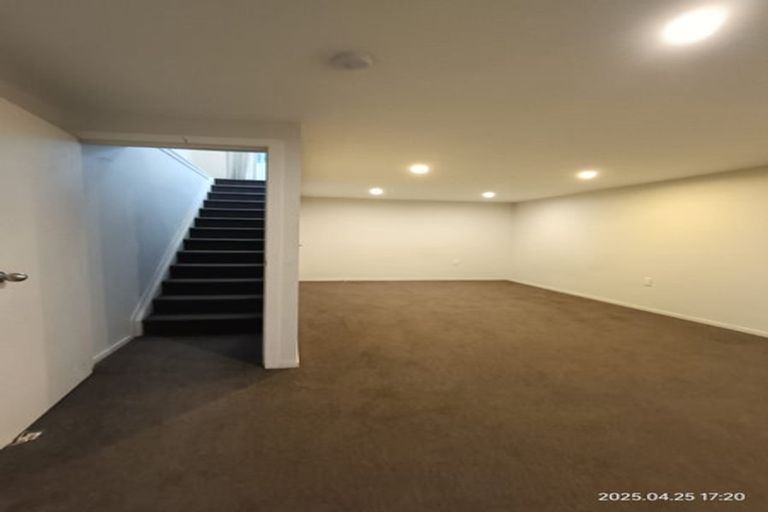 Photo of property in 26 Zingaro Place, Massey, Auckland, 0614