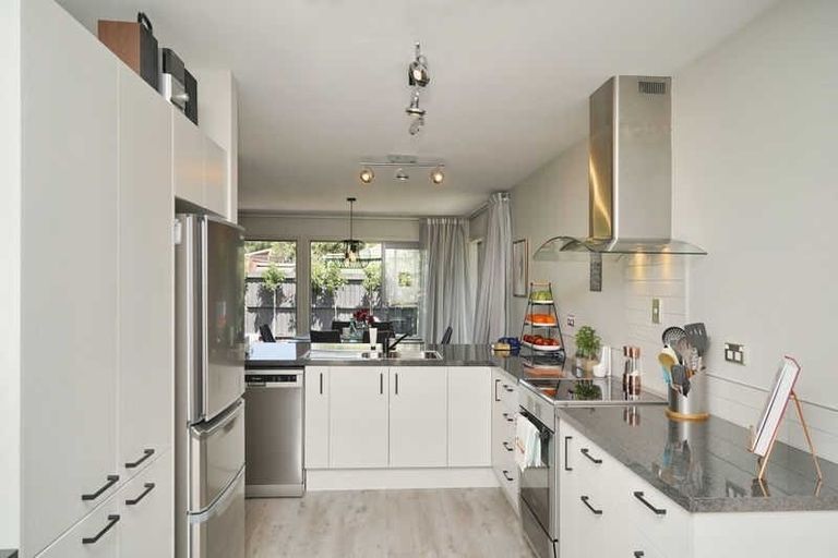 Photo of property in 2/121 Barrington Street, Somerfield, Christchurch, 8024