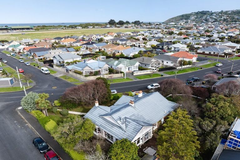 Photo of property in 20 Hargest Crescent, Saint Kilda, Dunedin, 9012