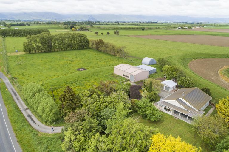 Photo of property in 1216 Rangiotu Road, Tiakitahuna, Palmerston North, 4477