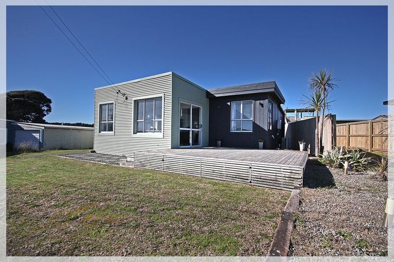 Photo of property in 11 Nelson Street, Foxton Beach, Foxton, 4815