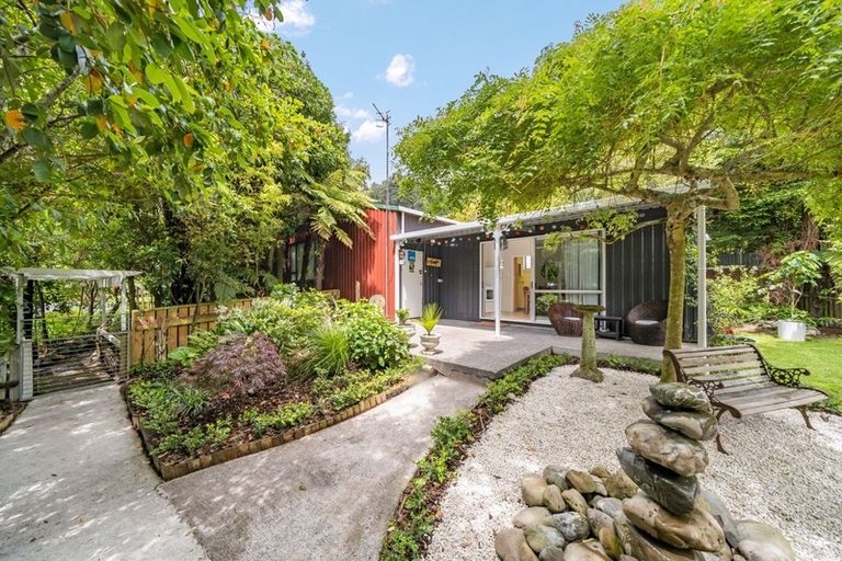 Photo of property in 82 Pinehaven Road, Pinehaven, Upper Hutt, 5019