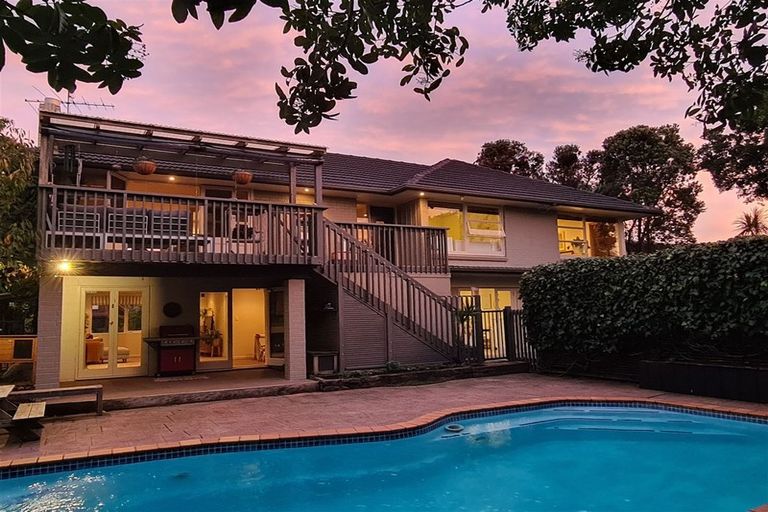 Photo of property in 24 Otakau Road, Milford, Auckland, 0620