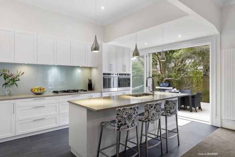 Photo of property in 41 Simla Crescent, Khandallah, Wellington, 6035