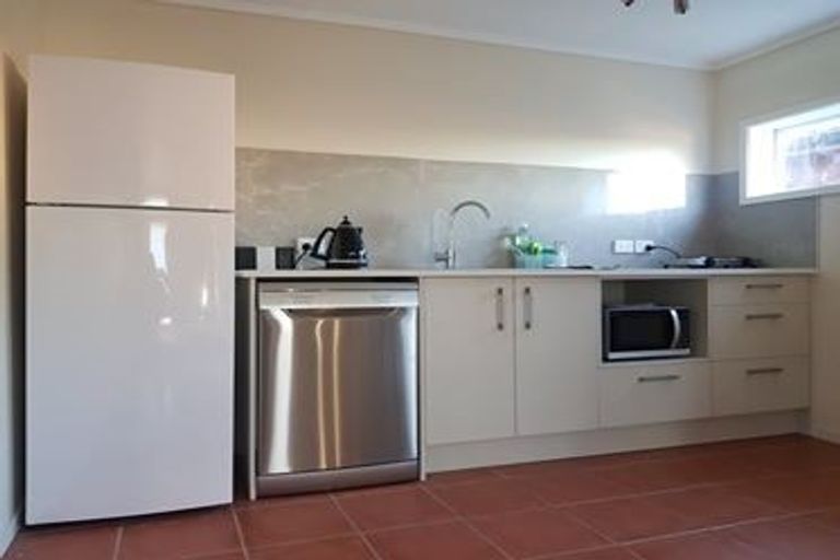 Photo of property in 3 Lintaine Place, Glen Innes, Auckland, 1072