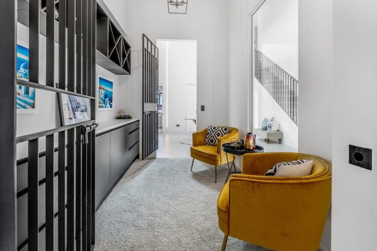 Photo of property in 8 St Elmo Rise, Shamrock Park, Auckland, 2016