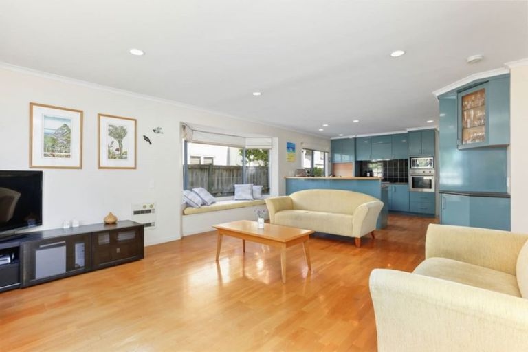 Photo of property in 31 Oakwood Grove, Eastern Beach, Auckland, 2012