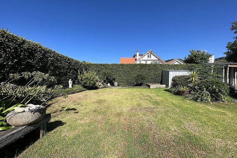 Photo of property in 11 Ocean View Road, Milford, Auckland, 0620