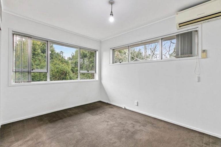 Photo of property in 2/12 Park Estate Road, Rosehill, Papakura, 2113