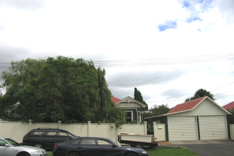 Photo of property in 3 First Avenue, Stanley Point, Auckland, 0624