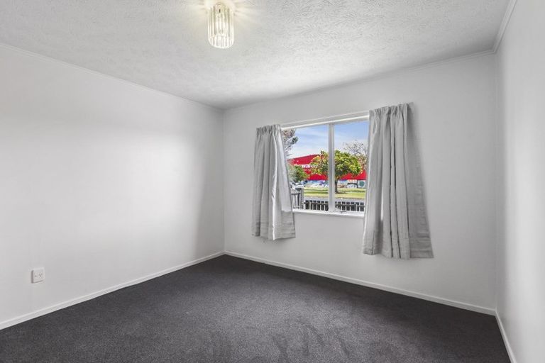 Photo of property in 496 Roscommon Road, Clendon Park, Auckland, 2103