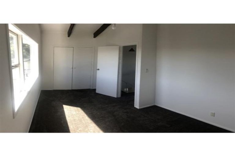 Photo of property in 2/52 College Road, Northcote, Auckland, 0627