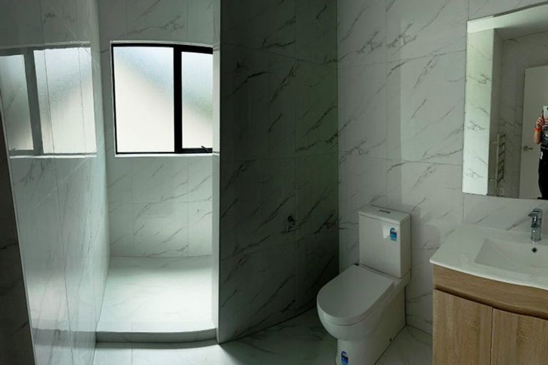 Photo of property in 132b Stapleford Crescent, Browns Bay, Auckland, 0630