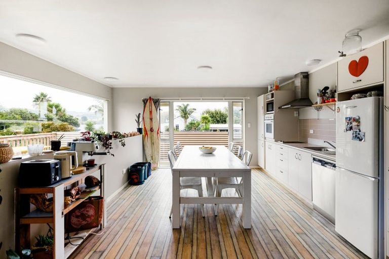 Photo of property in 58 Wainui Road, Raglan, 3225