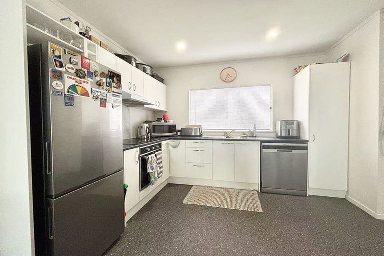 Photo of property in 1 Butia Avenue, Henderson, Auckland, 0612