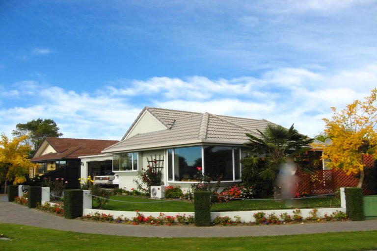 Photo of property in 2a Kumai Place, Sockburn, Christchurch, 8042