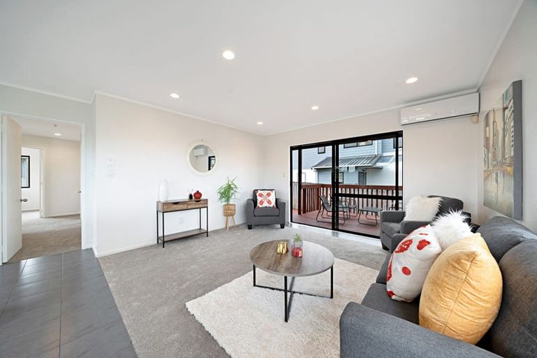 Photo of property in 1/86a West Drive, West Harbour, Auckland, 0618