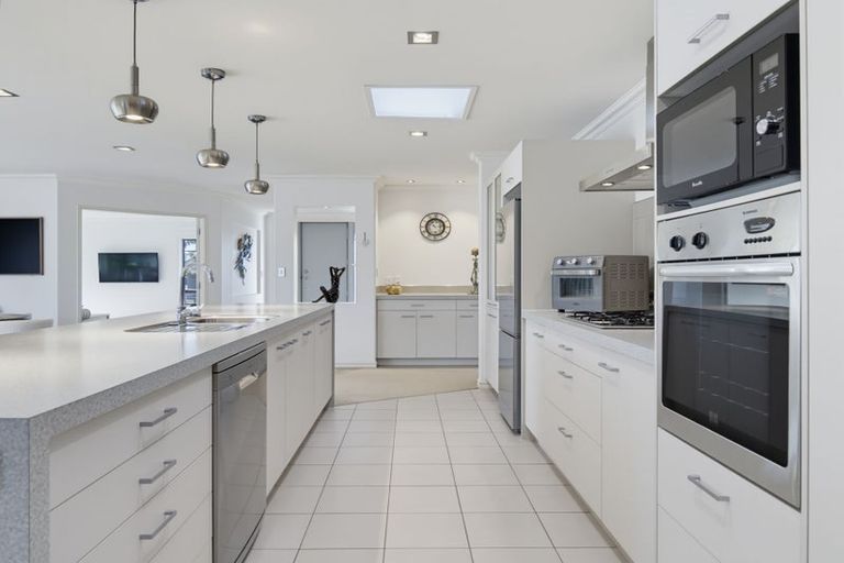 Photo of property in 24 Bucklands Crescent, Papamoa Beach, Papamoa, 3118