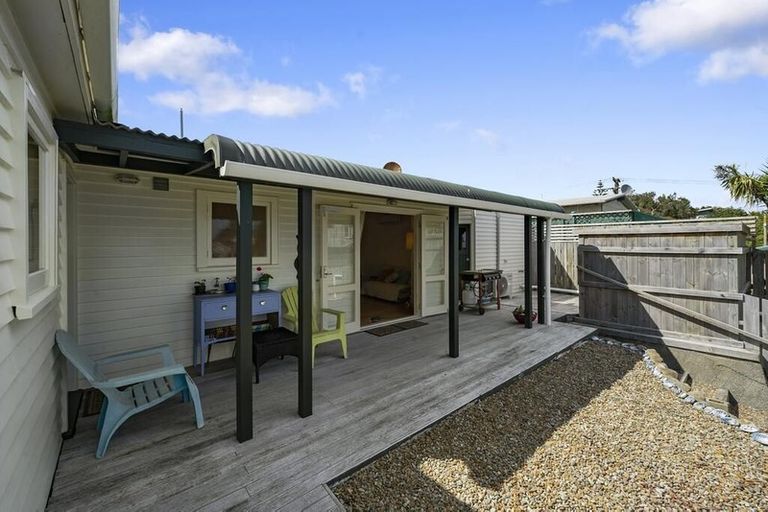 Photo of property in 17 Dixie Street, Te Horo Beach, Otaki, 5581