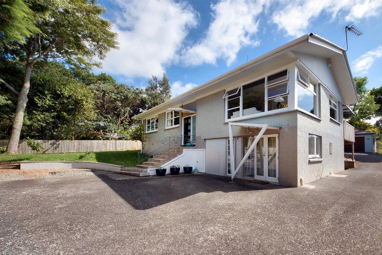 Photo of property in 12 Havelle Avenue, Titirangi, Auckland, 0604