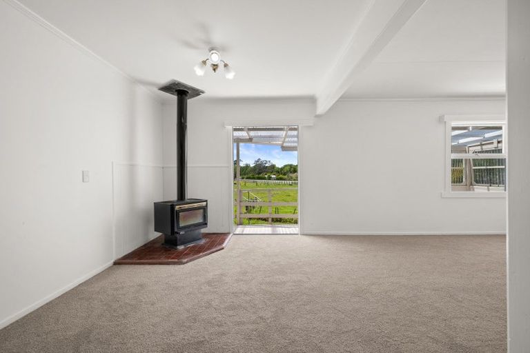Photo of property in 38 Farrand Road, Kumeu, 0891