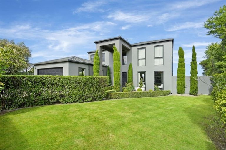 Photo of property in 28 Highcrest Heights, Westmorland, Christchurch, 8025