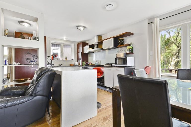 Photo of property in 65 Opanuku Road, Henderson Valley, Auckland, 0612