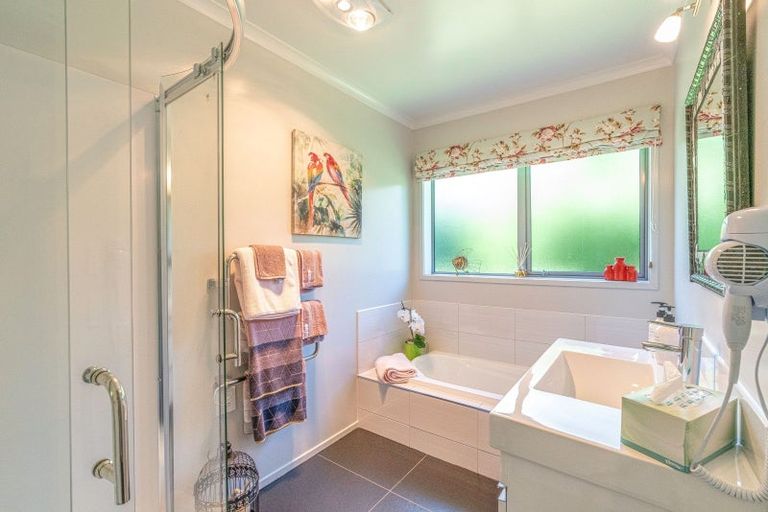 Photo of property in 37 Oakland Lane, Shannon, Palmerston North, 4474