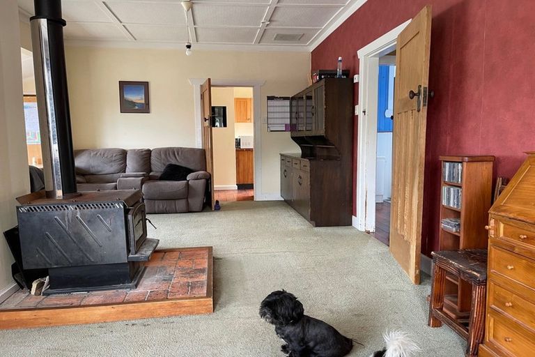 Photo of property in 28 Chelwood Street, Takaro, Palmerston North, 4412