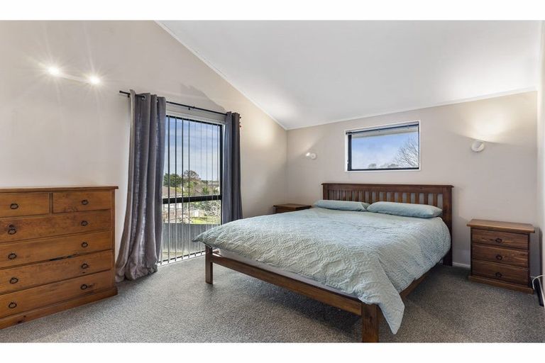 Photo of property in 19 Palmetto Place, Goodwood Heights, Auckland, 2105