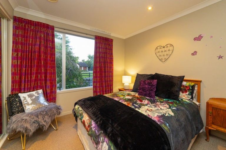 Photo of property in 6 Homestead Lane, Fitzherbert, Palmerston North, 4471