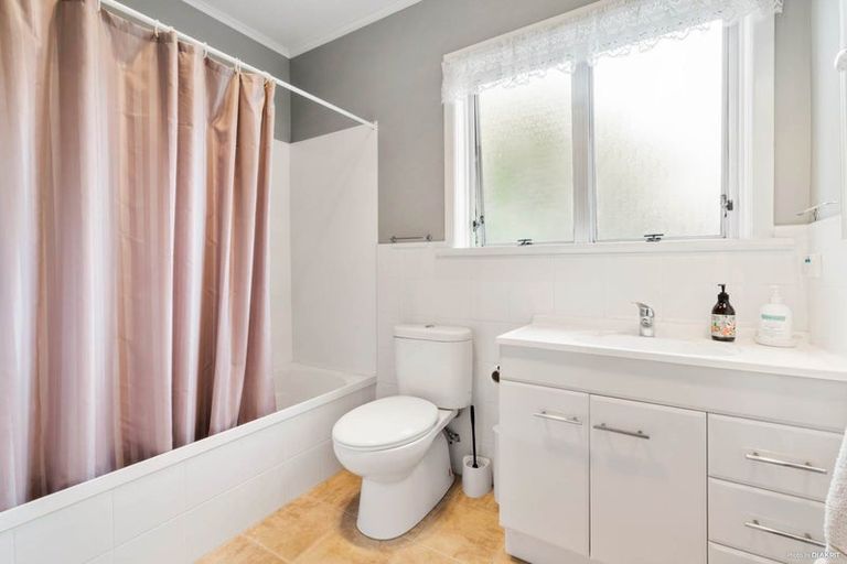 Photo of property in 30 Hutchinsons Road, Bucklands Beach, Auckland, 2014