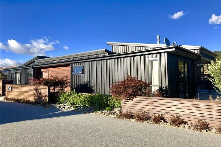 Photo of property in 1 Poppy Lane, Albert Town, Wanaka, 9305