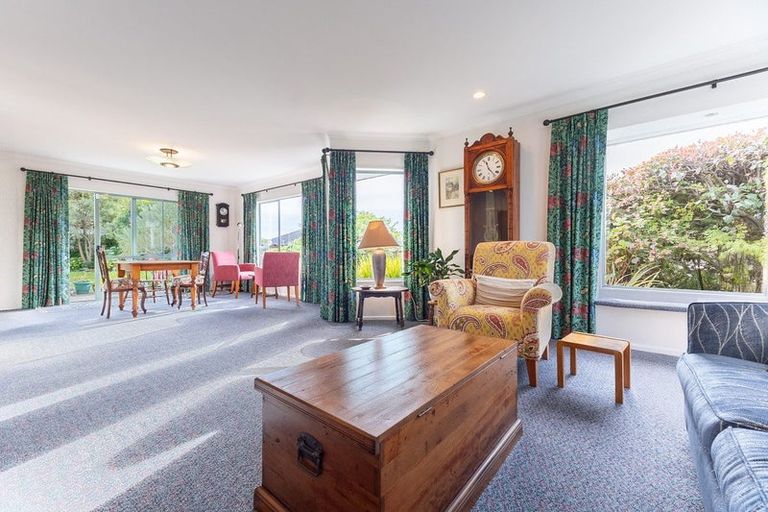 Photo of property in 29 Cranbrook Grove, Waikanae, 5036