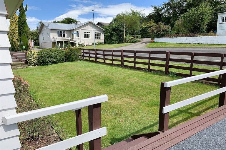 Photo of property in 16 Wallace Road, Waipukurau, 4200