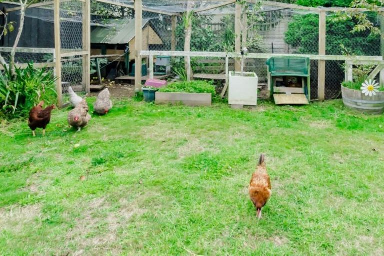 Photo of property in 261 Te Moana Road, Waikanae, 5036