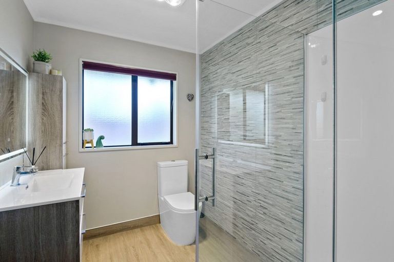 Photo of property in 15 Castle Way, Beckenham, Christchurch, 8023