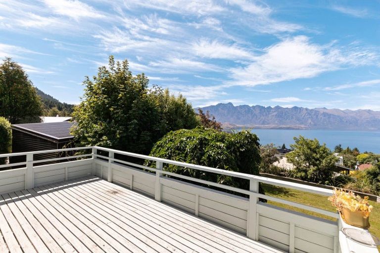 Photo of property in 27 Avalon Crescent, Fernhill, Queenstown, 9300