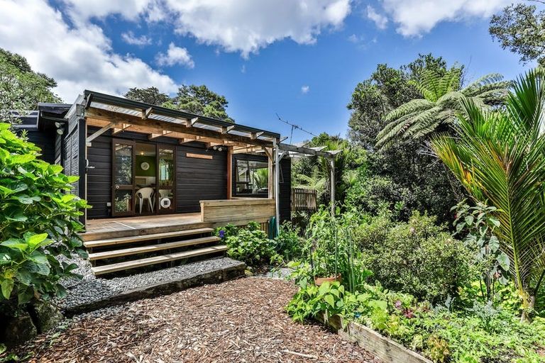 Photo of property in 37 York Road, Titirangi, Auckland, 0604