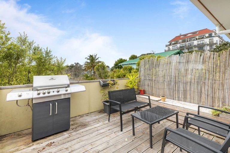 Photo of property in 2/10 Mahara Avenue, Birkenhead, Auckland, 0626