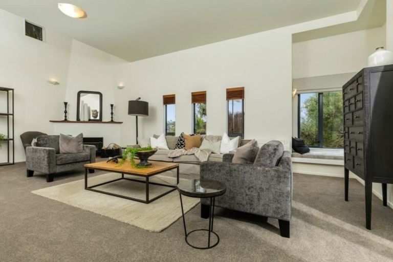 Photo of property in 28 Oakford Park Crescent, Greenhithe, Auckland, 0632