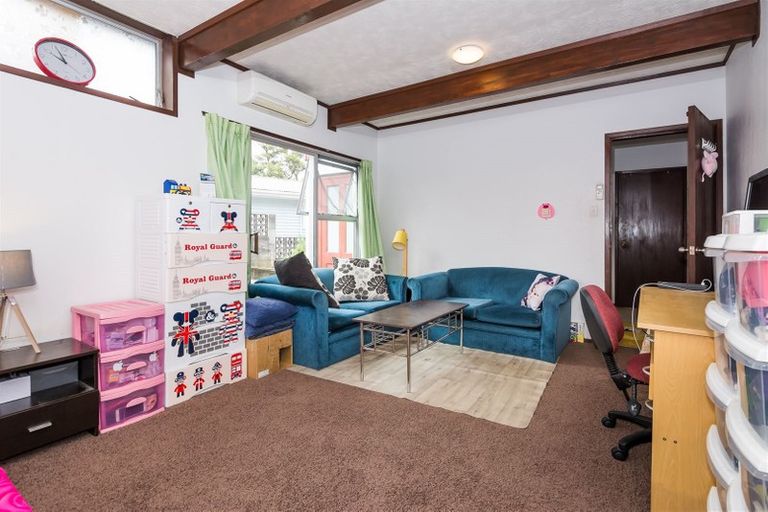 Photo of property in 578 Glenfield Road, Bayview, Auckland, 0629