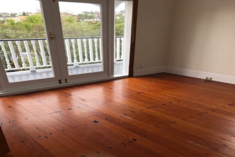 Photo of property in 2/22 Kiteroa Terrace, Rothesay Bay, Auckland, 0630