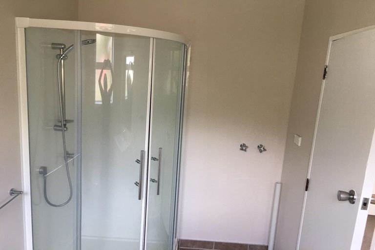 Photo of property in 25b Omega Street, Newlands, Wellington, 6037