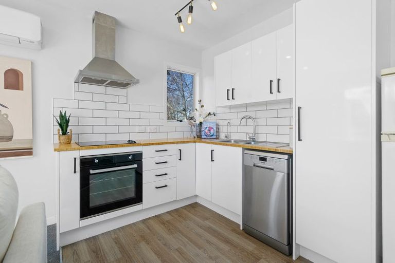 Photo of property in 98 Williams Street, Cambridge, 3434