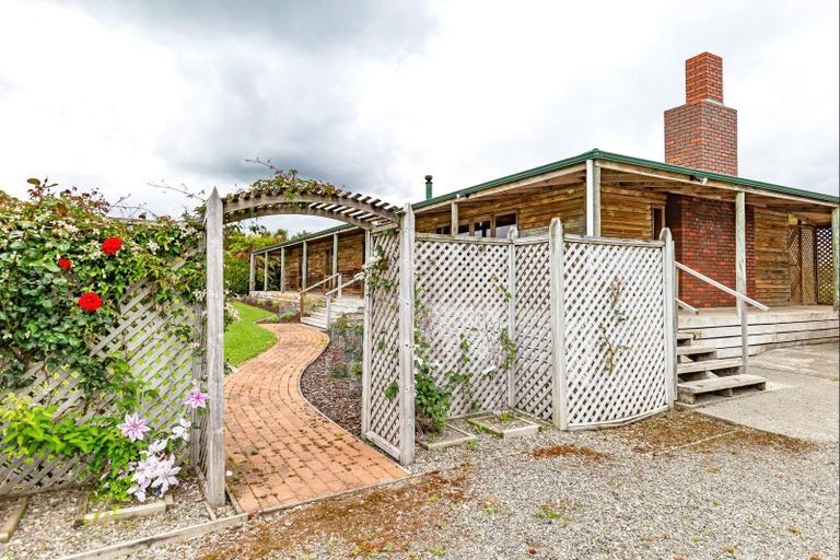 Photo of property in 382 Kimberley Road, Levin, 5571