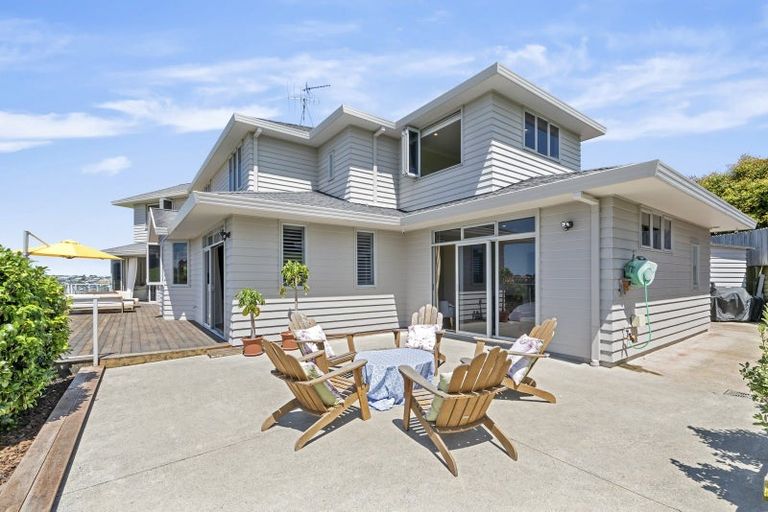 Photo of property in 64 Balboa Drive, Matakatia, Whangaparaoa, 0930