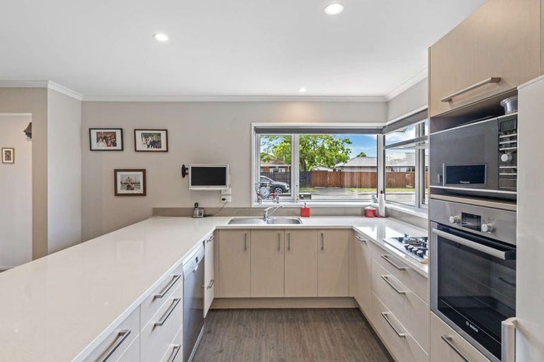 Photo of property in 32 Sylvia Street, Parklands, Christchurch, 8083