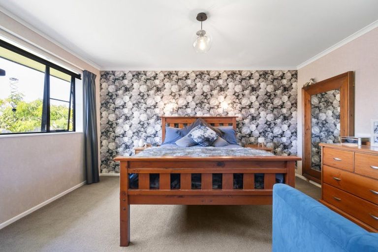 Photo of property in 36 Geneva Terrace, Kelvin Grove, Palmerston North, 4414