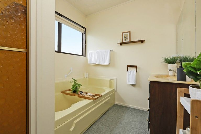 Photo of property in 22 Perry Crescent, Greenmeadows, Napier, 4112